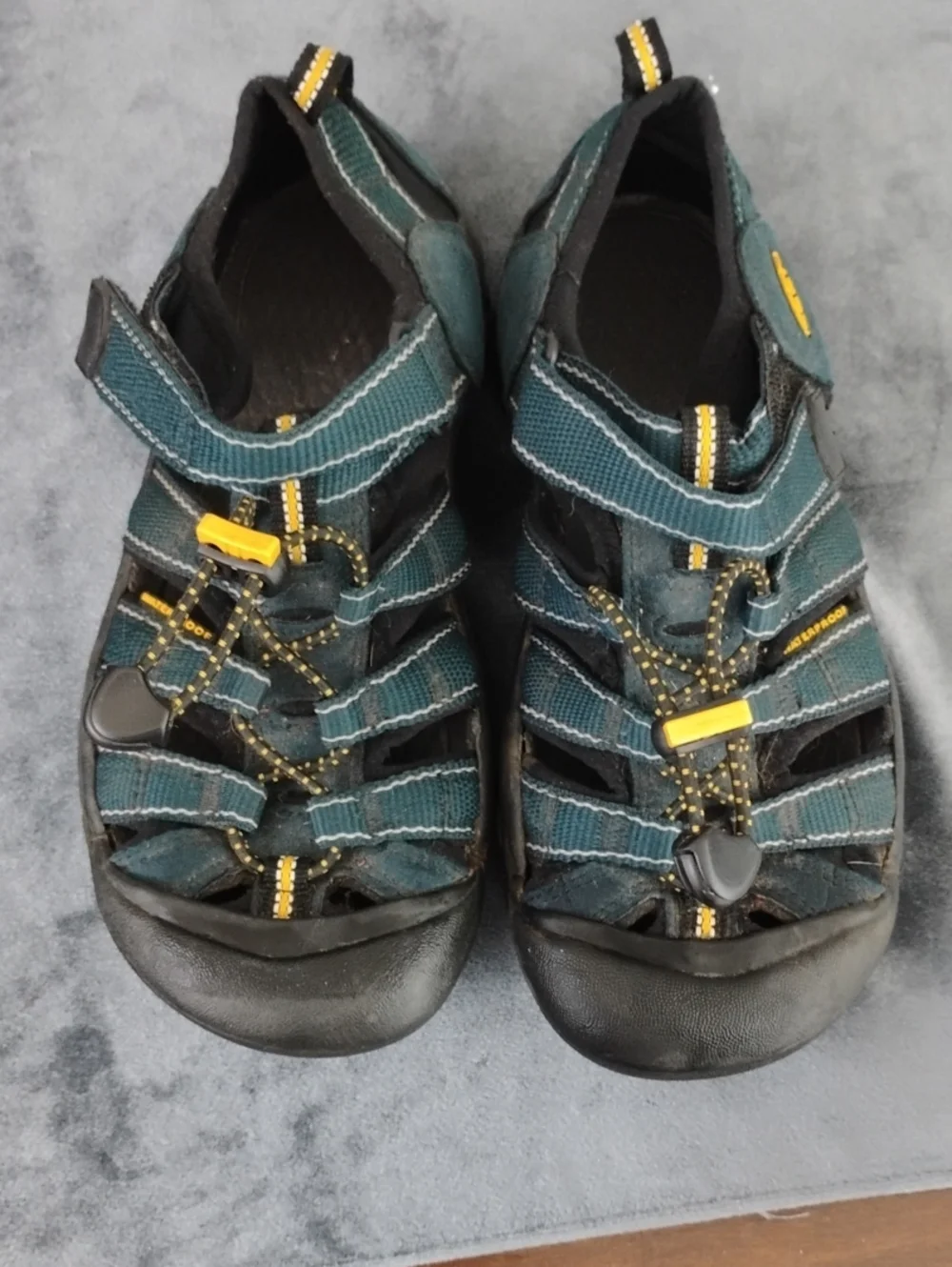 KEEN Newport H2 Waterproof Hiking Sandals Navy Yellow Big Kids Size 5Y